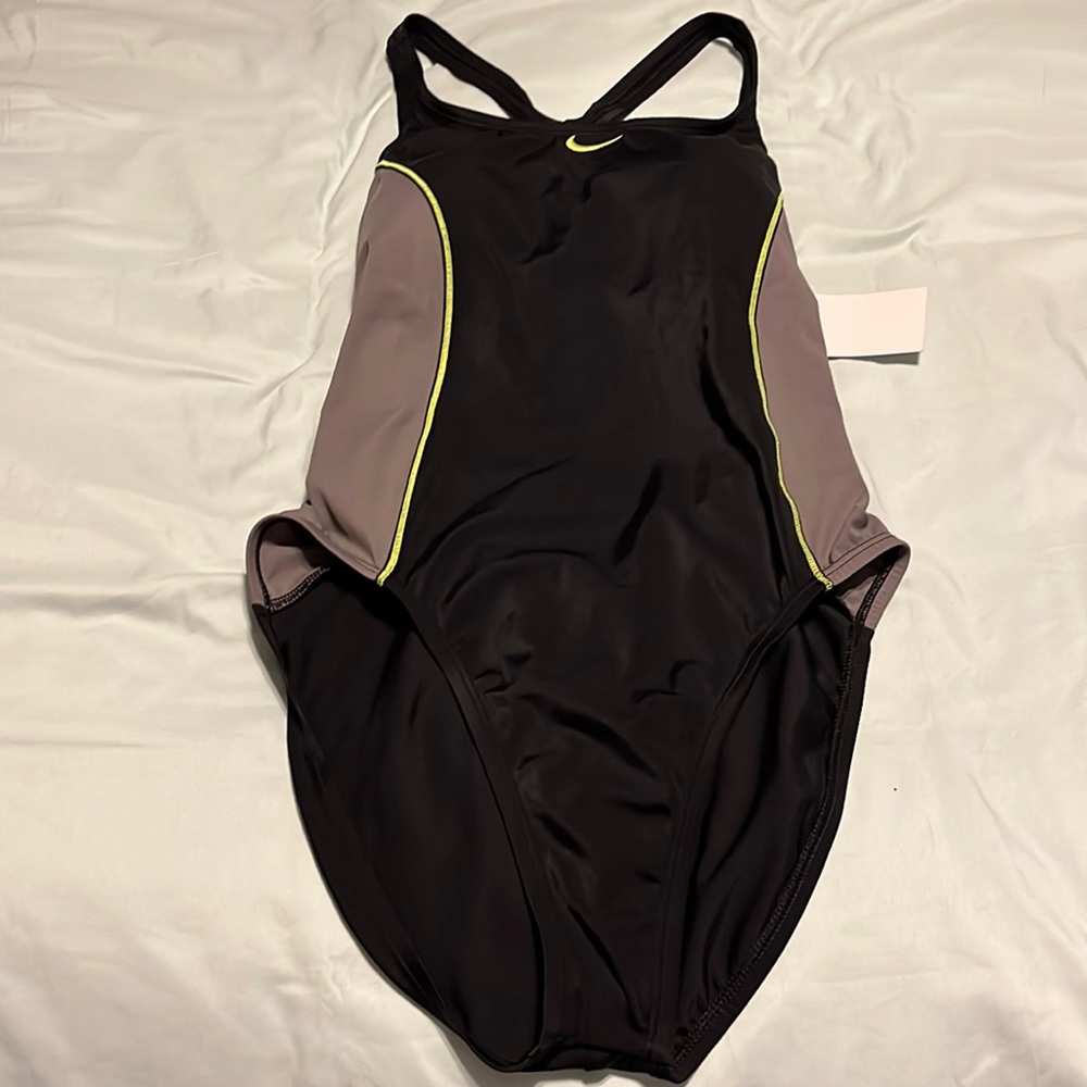 Nike Women’s one piece Color Surge Powerback swimsuit NWT